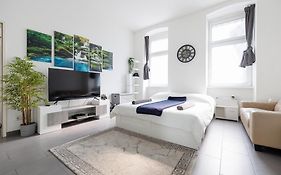 Modern City Apartment In Vienna
